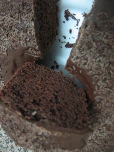 Bizcocho de yogur con cacao y cobertura de chocolate